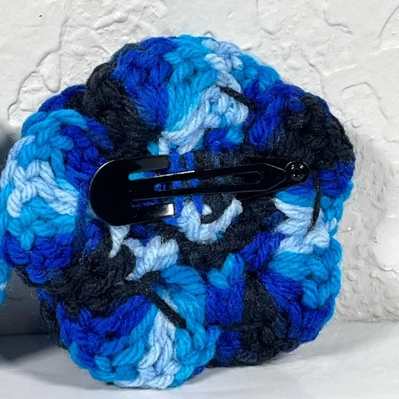 Set Of 2 Blue Crochet Flower Barrettes - Picture 3 of 5